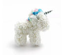 Unicornio de flores artificiales